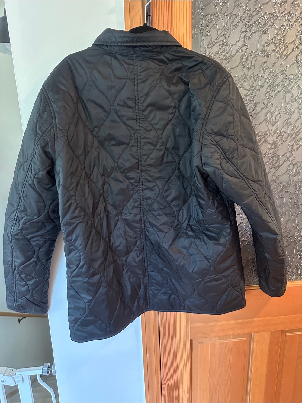 Banana Republic Black Quilted Lightweight Shirt Jacket - Picture 2 of 3